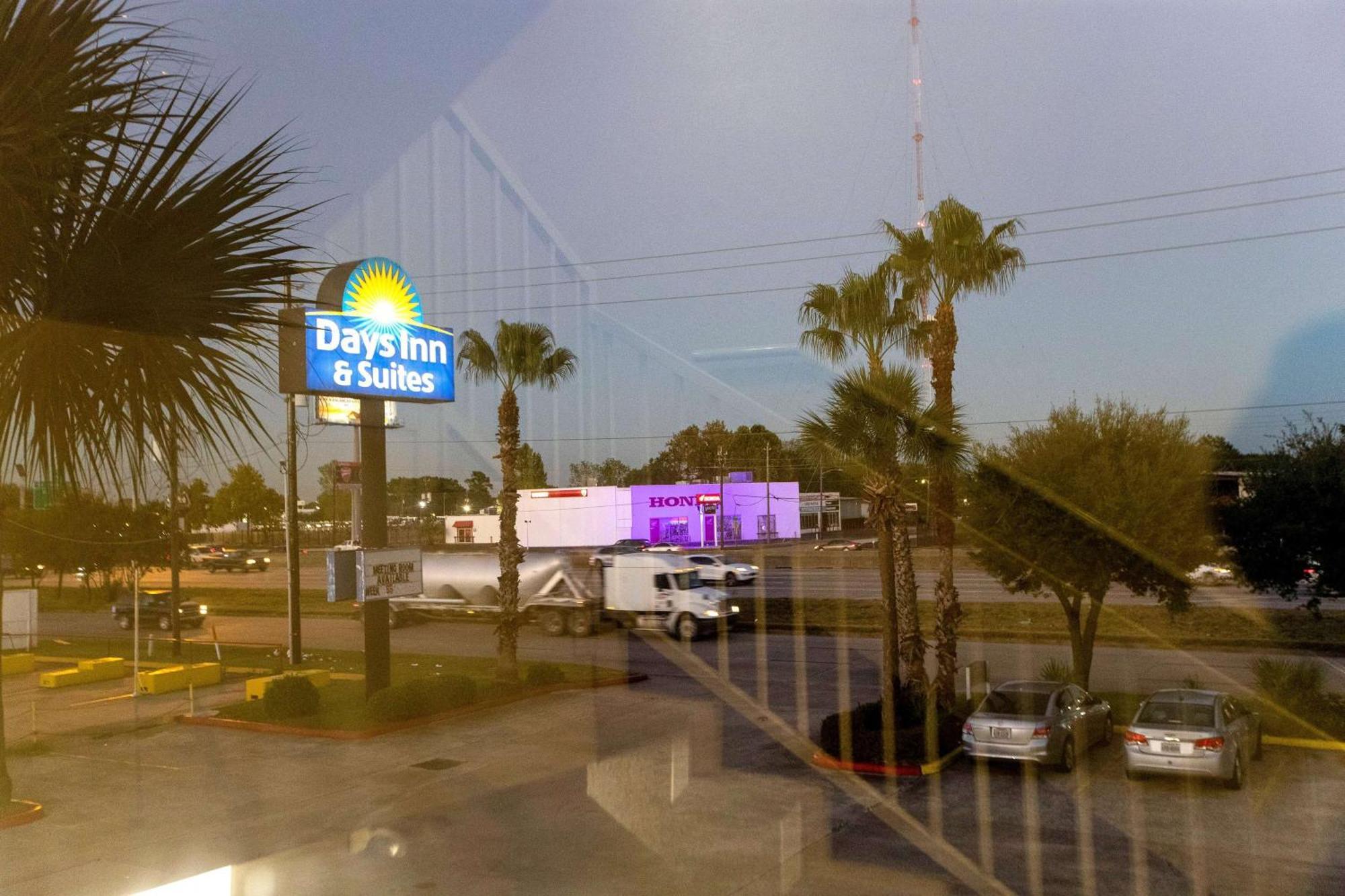 Days Inn & Suites By Wyndham Houston North/Aldine Eksteriør billede