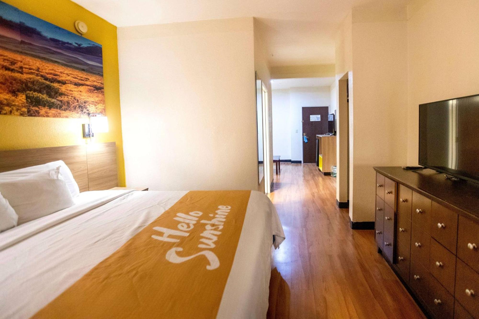 Days Inn & Suites By Wyndham Houston North/Aldine Eksteriør billede