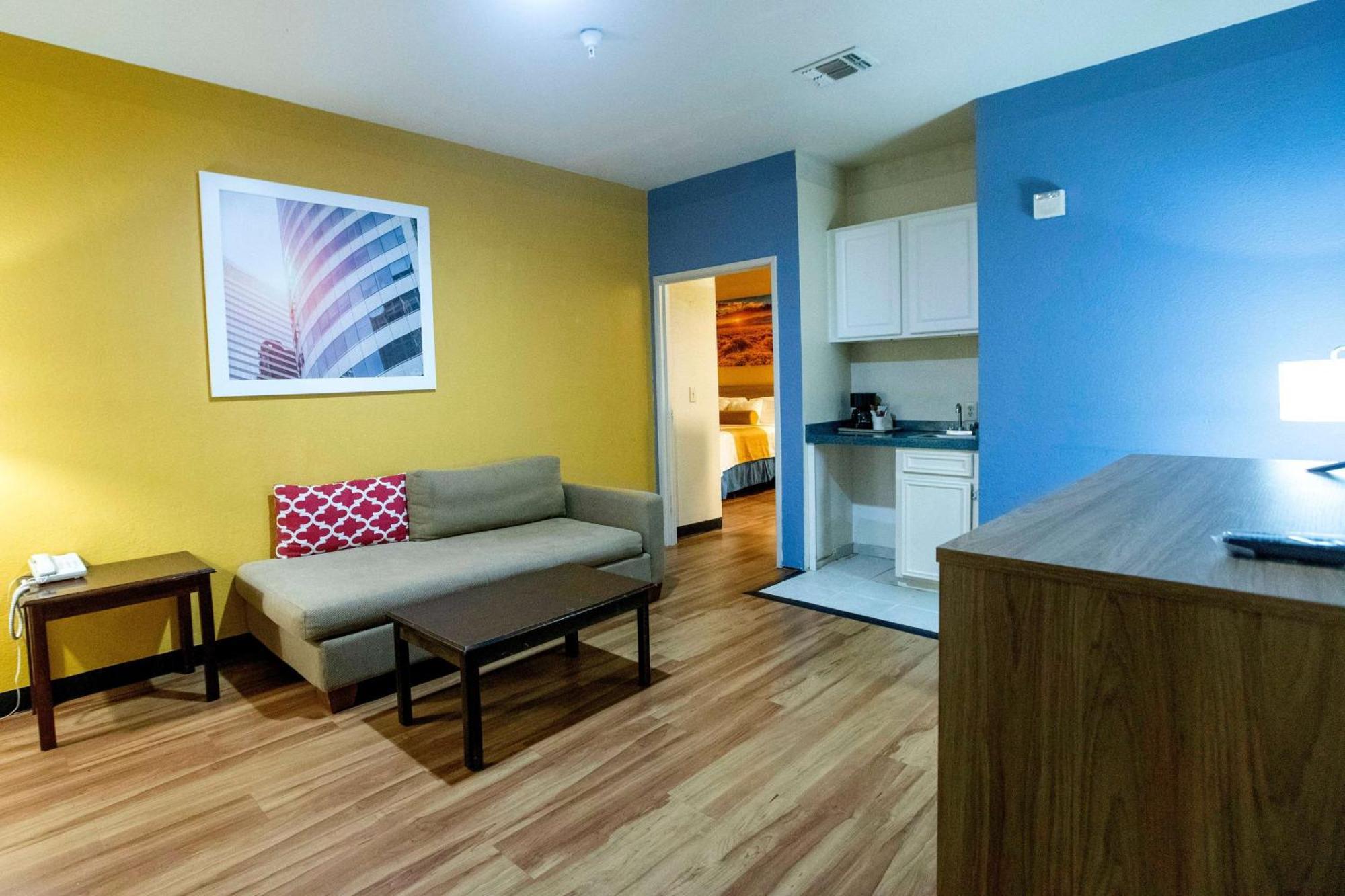 Days Inn & Suites By Wyndham Houston North/Aldine Eksteriør billede